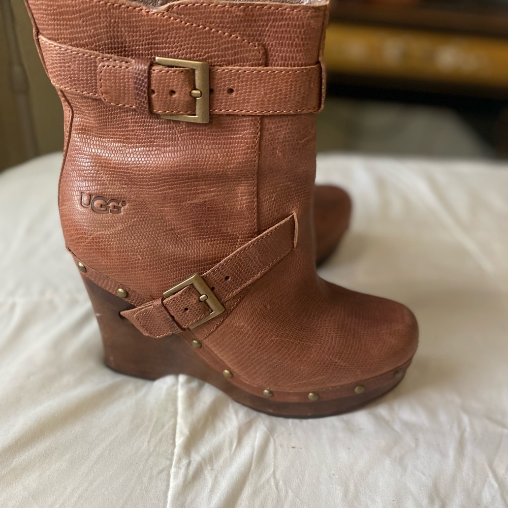 UGG SIZE 6 slightly worn no box